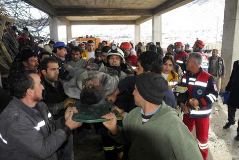 Cami enkazında can pazarı - Resim: 2