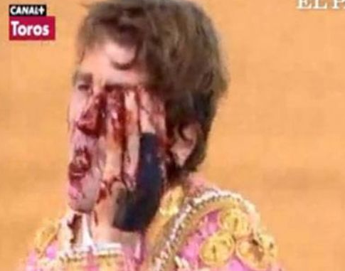 Matadorun gözü arenada kaldı - Resim: 1