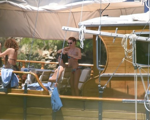 Sinem Kobal balayında! Teknede yaptığı harekete bakın - Resim: 1