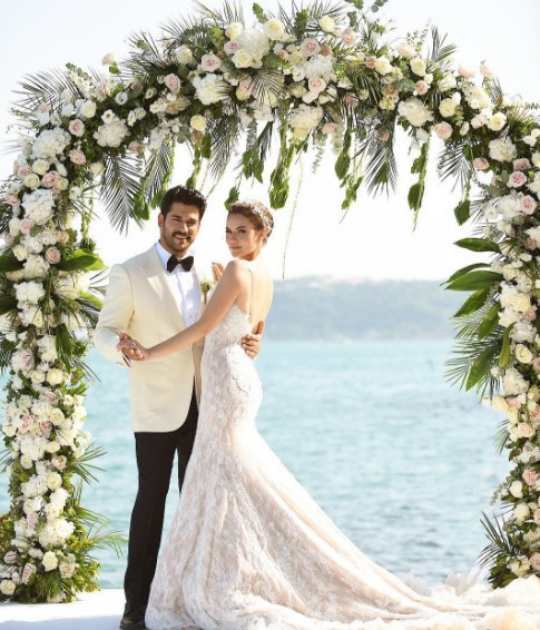 Balayı dönüşü Fahriye Evcen'e THY'den büyük sürpriz - Resim: 3