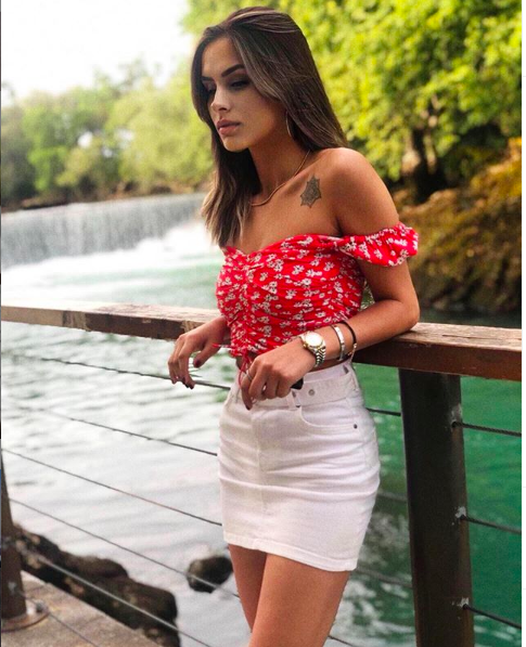 Yasak Elma'daki Lila süper minisiyle yıktı geçti pozları olay oldu! - Resim: 4