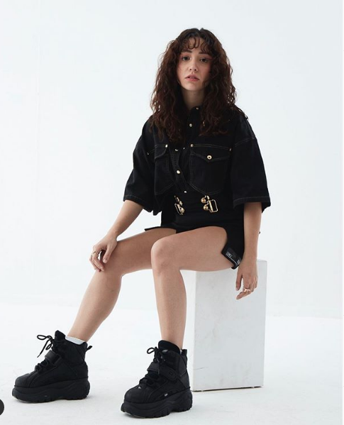 Zeynep Bastık'a dünyaca ünlü futbolcudan olay mesaj canlı yayında attı - Resim: 4