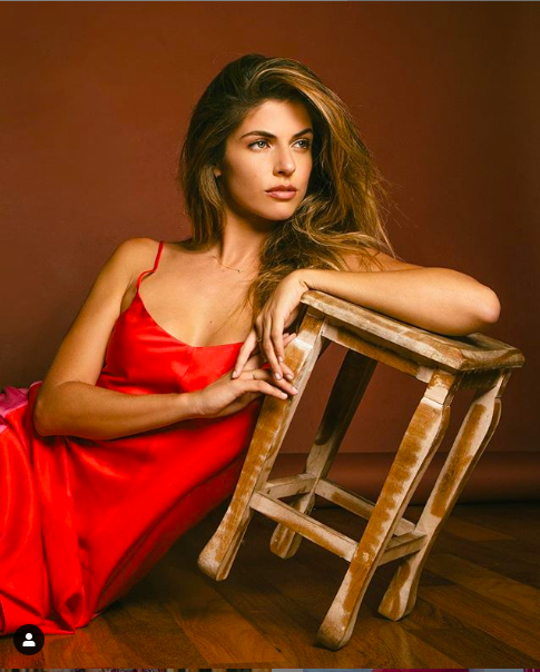 Seksi pozları ile ünlenen modelden ahlaksız teklif! - Resim: 1