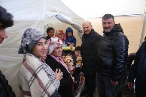İçişleri Bakanı Süleyman Soylu 23 gündür Elazığ'da depremzedelerin yanı başında - Resim: 4