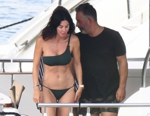 Cem Yılmaz göbekli Defne Samyeli fit! Tatil fotoğrafları dillerde - Resim: 3