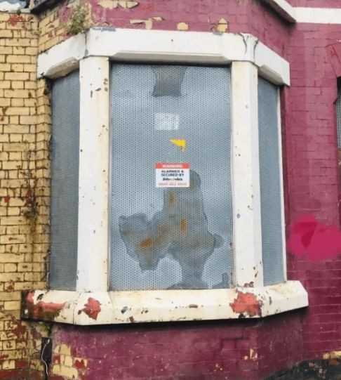 Sadece 1 Sterlin'e aldığı evi 2 yıl uğraşarak bambaşka bir hale soktu - Resim: 2