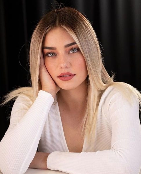 Survivor'ın Aycan Yanaç'ı göğüs ucu krizi çıkardı! O pozuna yorum yağdı - Resim: 1