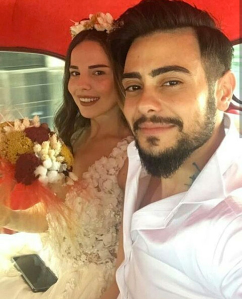 Rüzgar Erkoçlar'ın düğününden ilk fotoğraflar eşinin gelinliği efsane - Resim: 3