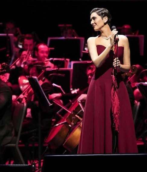 Bergüzar Korel'den yeni yılda hamilelik pozu geldi doğum için artık gün sayıyor - Resim: 2