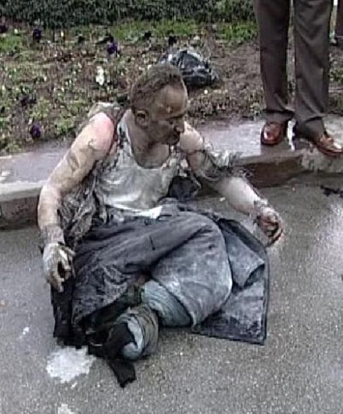 Kızılay Meydanı'nda kendini yaktı! - Resim: 2