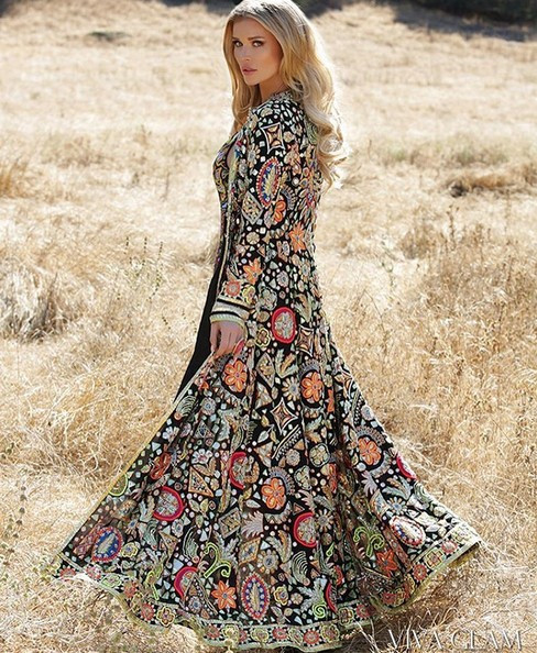 Ünlü model balkonda çırılçıplak... - Resim: 2