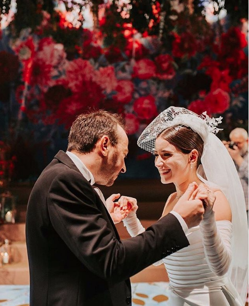 Hazal Kaya doğum yaptığı hastaneden adeta kaçtı oğlunun fotoğrafı ortaya çıkmıştı - Resim: 1