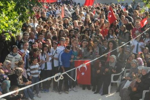 Binlerce kişi şehidi için ağladı - Resim: 2