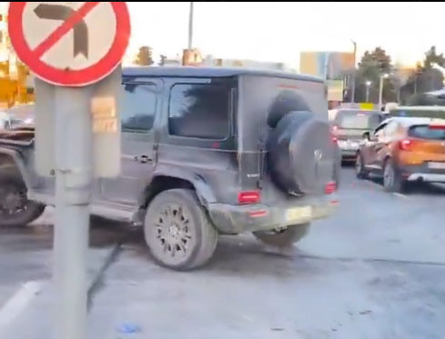 Cübbeli Ahmet'ten çakarlı ciple trafik kuralı ihlali yapan kızıyla ilgili açıklama - Resim: 0