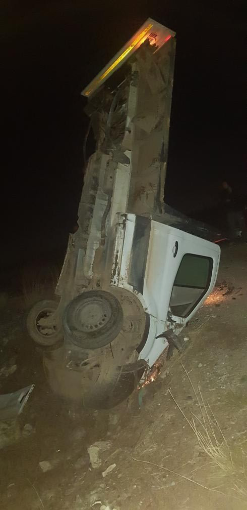 Kütahya'da otomobille çarpışan kamyonetin halini görenler hayrete düştü - Resim: 0