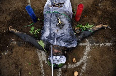 Şeytan çıkarma ayini - Resim: 4