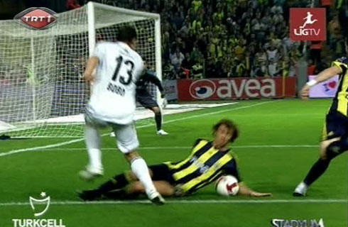 Lugano topu elle mi kesti? - Resim: 3