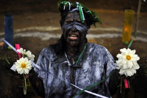 Şeytan çıkarma ayini - Resim: 3