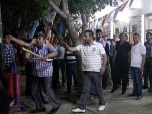 AK Partililer ve BDP'liler birbirine girdi - Resim: 1