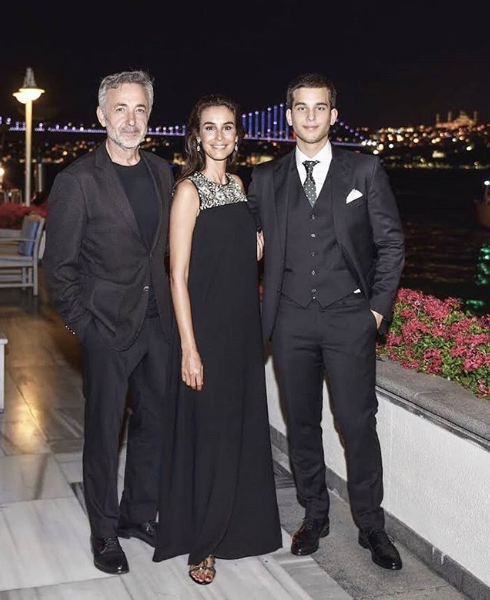 Mehmet Aslantuğ'un oğlu özür diledi! O poz başını yakmıştı - Resim: 1