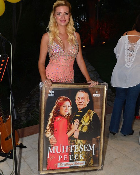 Ali Ağaoğlu'nun sevgilisi makyajsız yakalandı işte orjinal hali - Resim: 1