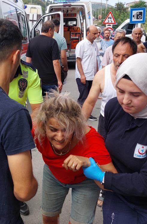 Kullandığı araçla kaza yaptı eşi ve kayınvalidesi öldü! Kadının çığlıkları yürekleri sızlattı - Resim: 2