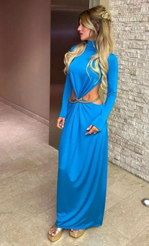 Sabancıların gelini tarzıyla dillere düştü yerden yere vurdular! 'Sokakta bulsam giymem...' - Resim: 1