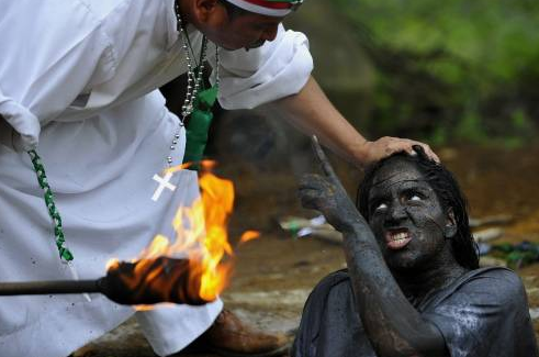 Şeytan çıkarma ayini - Resim: 1
