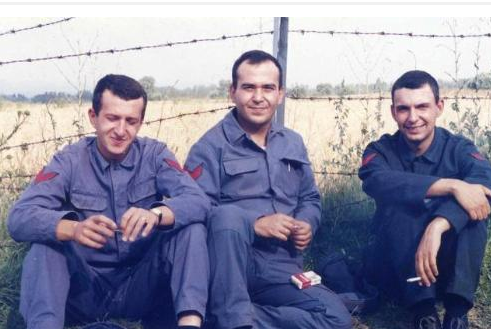 Ünlü şovmenin askerlik fotoğrafına bakın! - Resim: 4