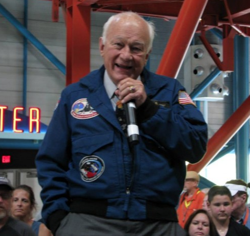 Uzayda serbestçe dolaşan ilk insan öldü - Resim: 4