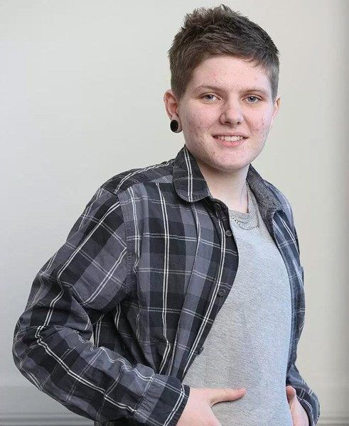 20 yaşındaki genç adam 4 aylık hamile inanılmaz! - Resim: 2