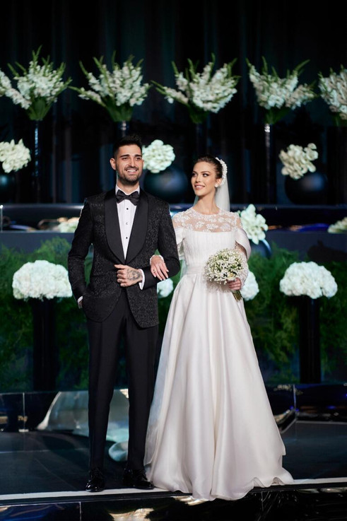 İdo Tatlıses düğününde aile pozu olay oldu annesi Derya Tuna yıktı - Resim: 1