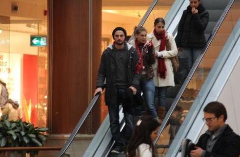 Sevgilisi ile böyle görüntülendi - Resim: 1