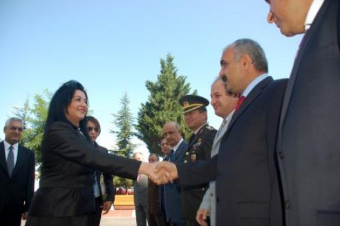Türkiye'nin ikinci kadın valisi göreve başladı - Resim: 1