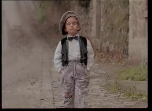 Arnavut Kaldırımı klibindeki küçük çocuk öyle biri çıktı ki şoke olacaksınız! - Resim: 1