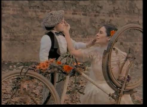 Arnavut Kaldırımı klibindeki küçük çocuk öyle biri çıktı ki şoke olacaksınız! - Resim: 3