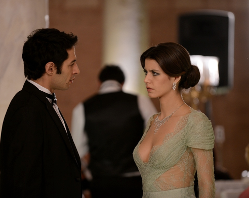 Beren Saat dekoltesi ile büyüledi - Resim: 3