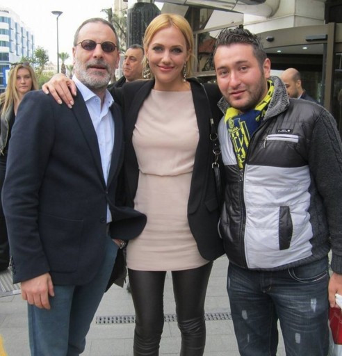 Her ünlünün yanında o var kim bu adam? - Resim: 1