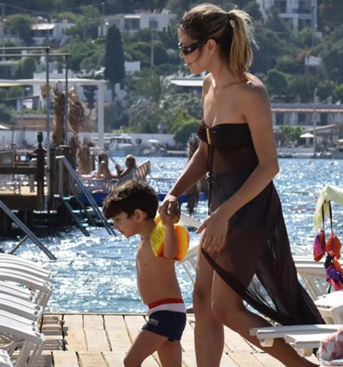 Zor günlerden sonra anne-oğul tatili: Feyza Aktan'ın oğlu Kuzey'i öpmelere doyamadı! - Resim: 3