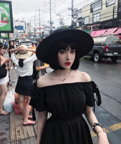 Sırf Barbie'ye benzemek için her gün bunu yapıyor! - Resim: 4