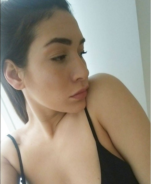 Survivor Berna Canbeldek'in seksi pozları çıktı - Resim: 3