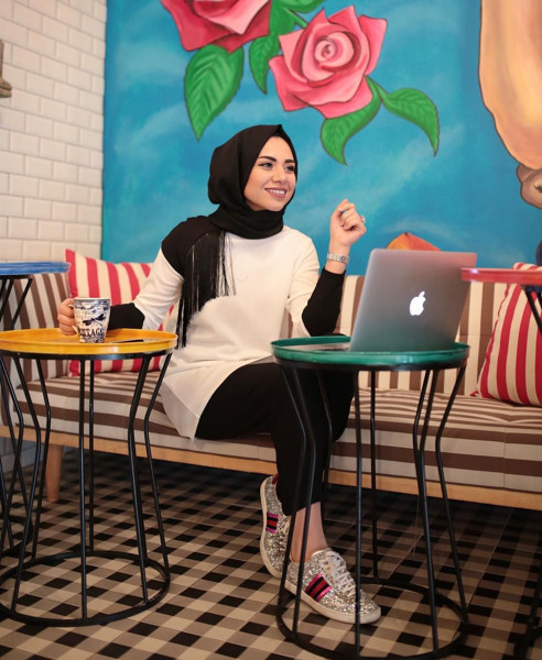 Fenomen Ebru Sever Türk ünlü olunca başörtüsünü çıkardı, verdiği pozlarla şok etti - Resim: 0