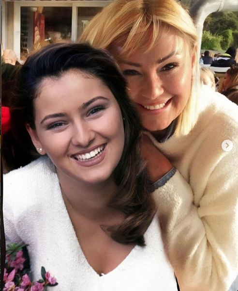 25 yıl önceki halini paylaşan 45 yaşındaki Pınar Altuğ sosyal medyayı salladı - Resim: 2