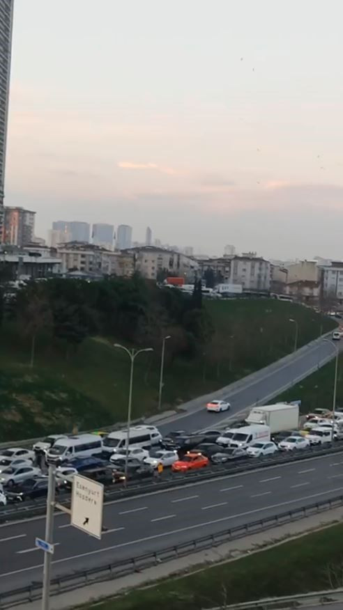 Esenyurt'ta herkesin gözü gönünde köprüden atladı o anlar böyle görüntülendi - Resim: 4