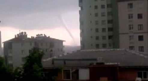 İstanbul'da hortum dehşeti! - Resim: 2