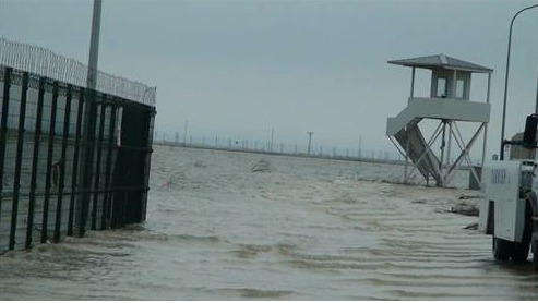 Havaalanı sular altında kaldı - Resim: 2
