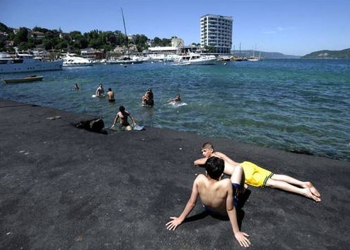 Güneş İstanbulluları denize döktü - Resim: 3