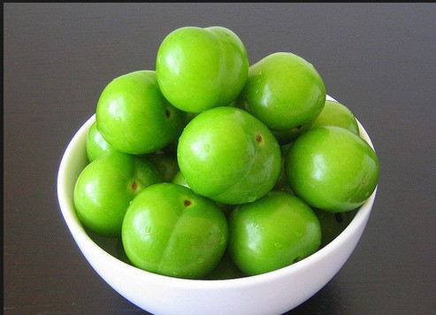 Baharın habercisi erik tezgahlarda! Fiyatı altını bile solladı - Resim: 2