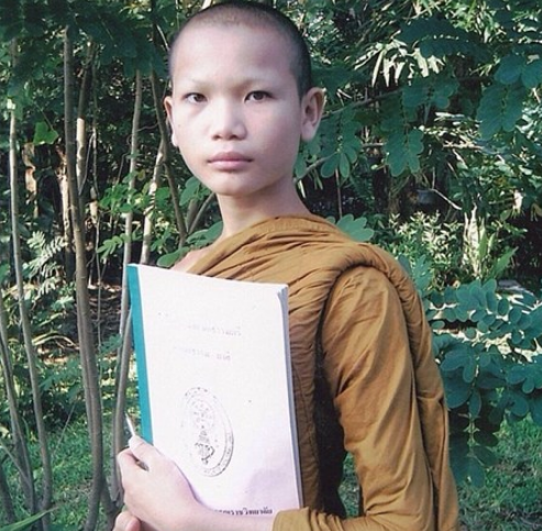 O aslında bir din adamıydı daha sonra kadın oldu! Sadece erkeklerden... - Resim: 1