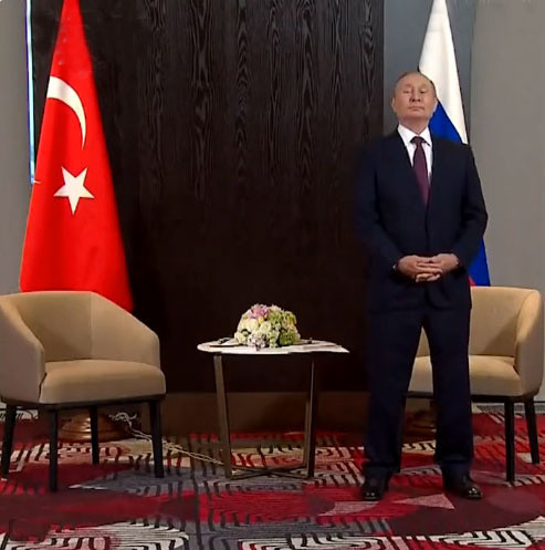 Putin'in Erdoğan'ı 1 dakika ayakta beklediği anlar gündem oldu! - Resim: 0